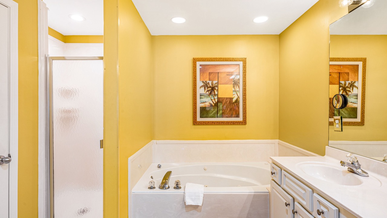 Photo of Bathroom in Orange Beach East