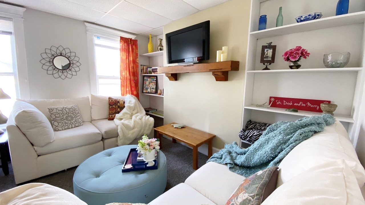 Photo of Bedroom in Front Park