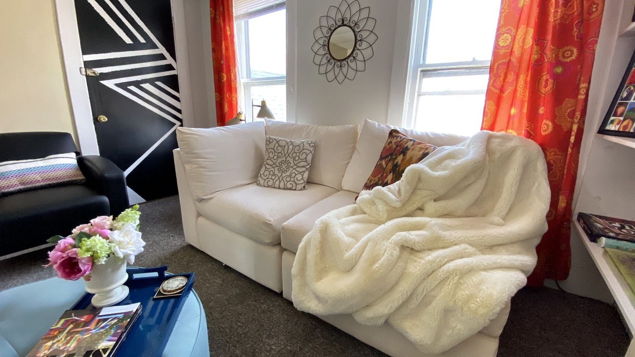 Photo of Bedroom in Front Park