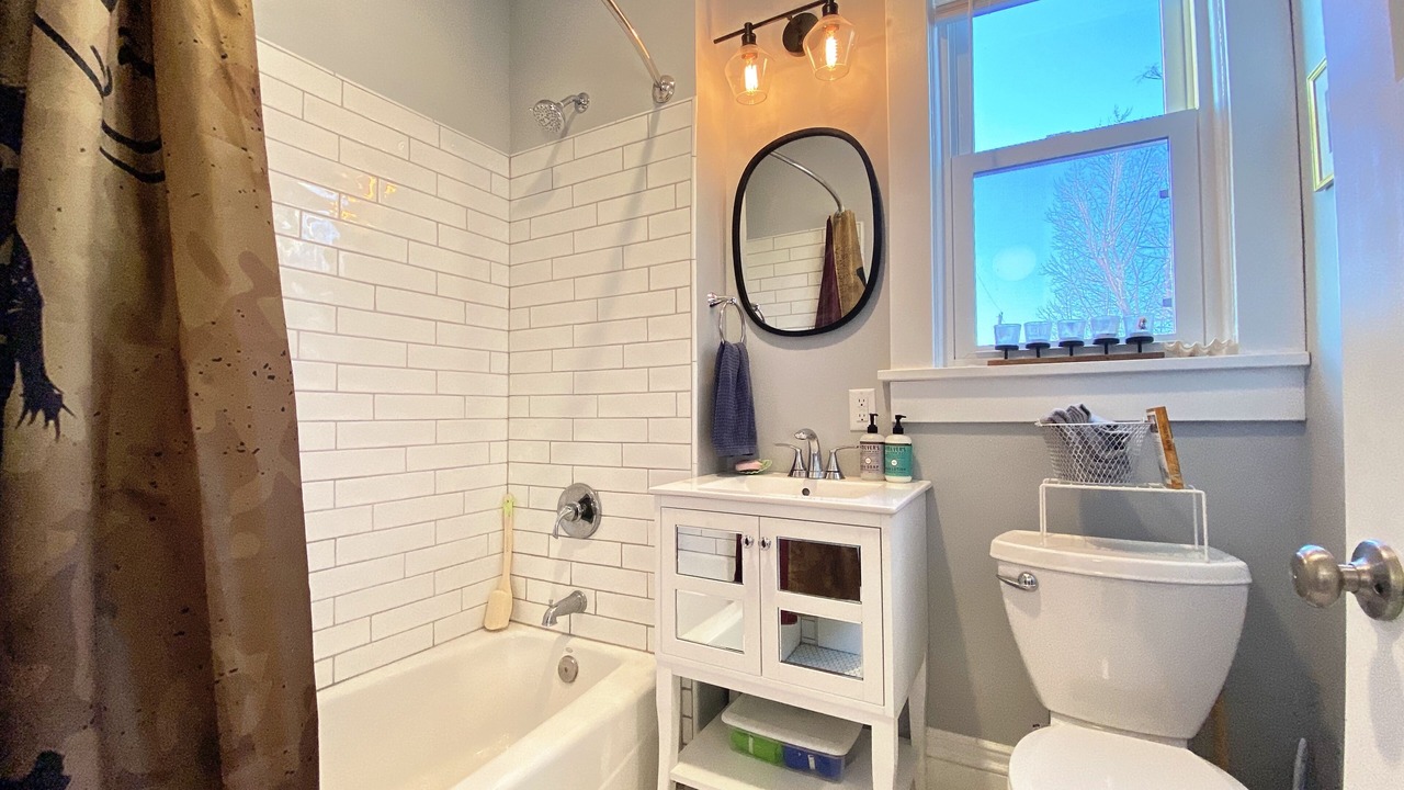 Photo of Bathroom in Front Park