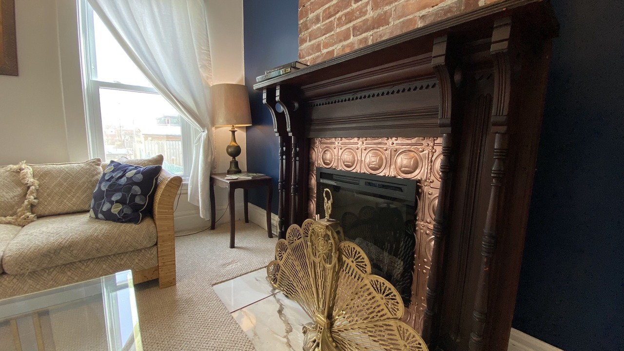 Photo of Livingroom in Front Park