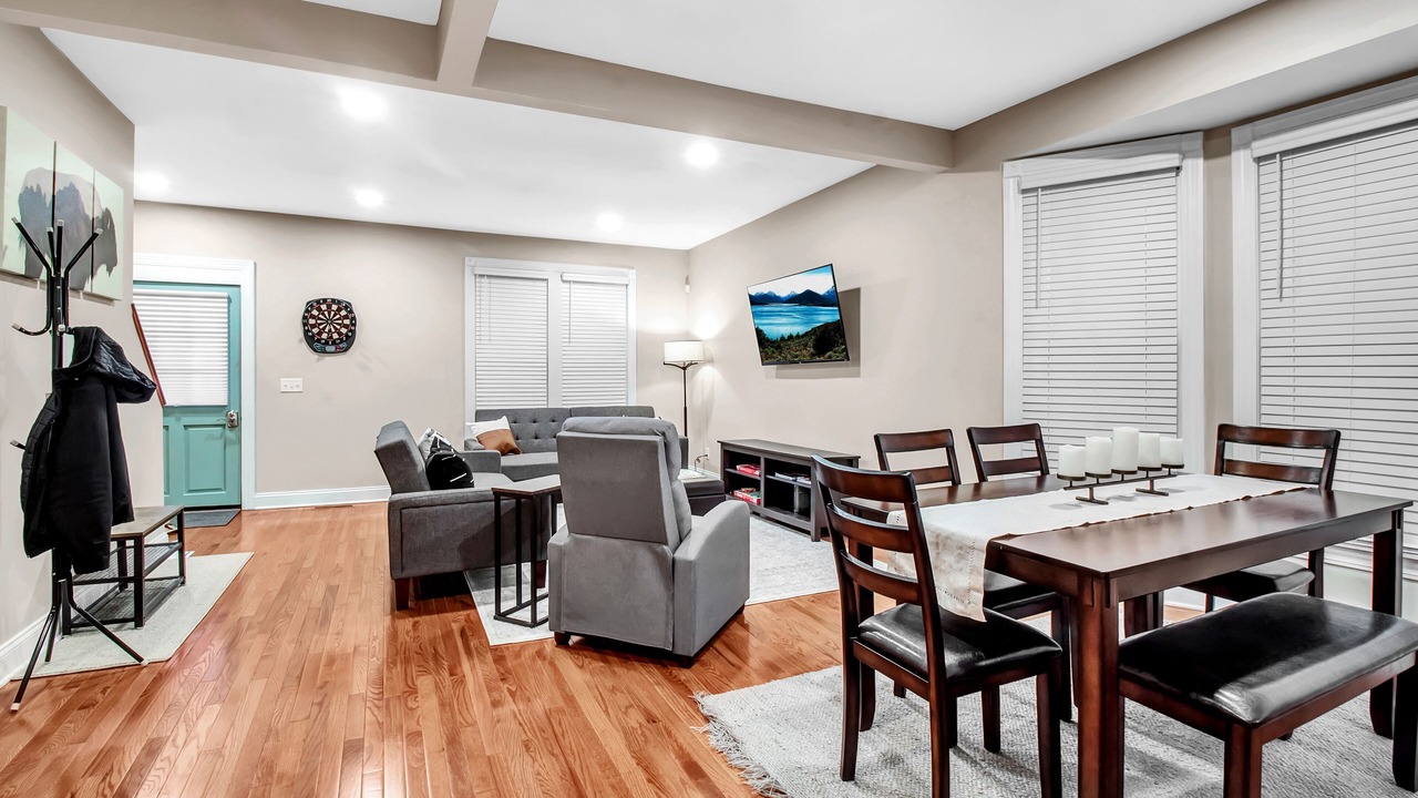 Photo of Livingroom in Front Park