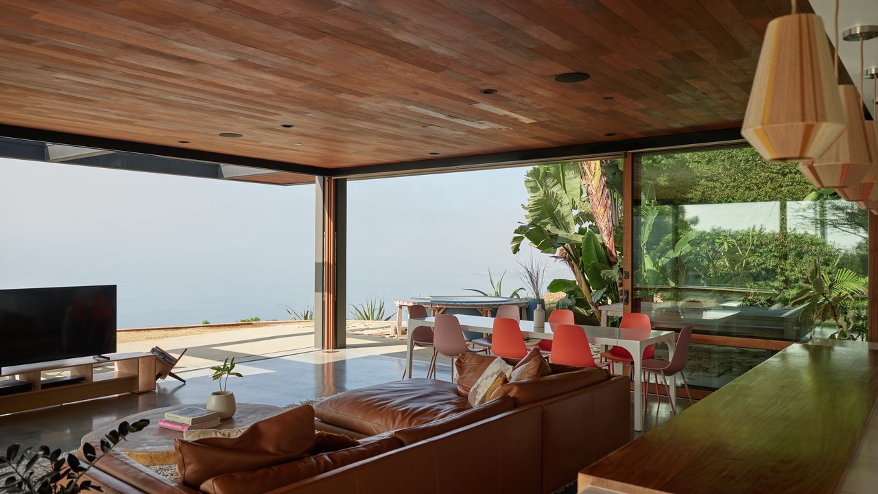 Photo of Livingroom in Eastern Malibu