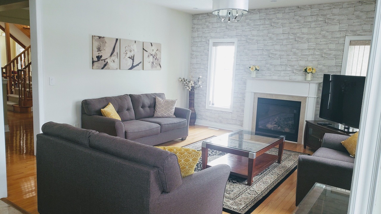 Photo of Livingroom in Churchill Meadows