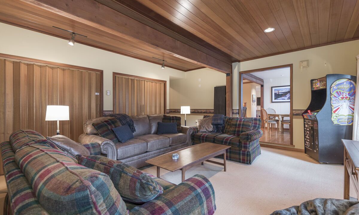 Photo of Livingroom in Tahoe Pines