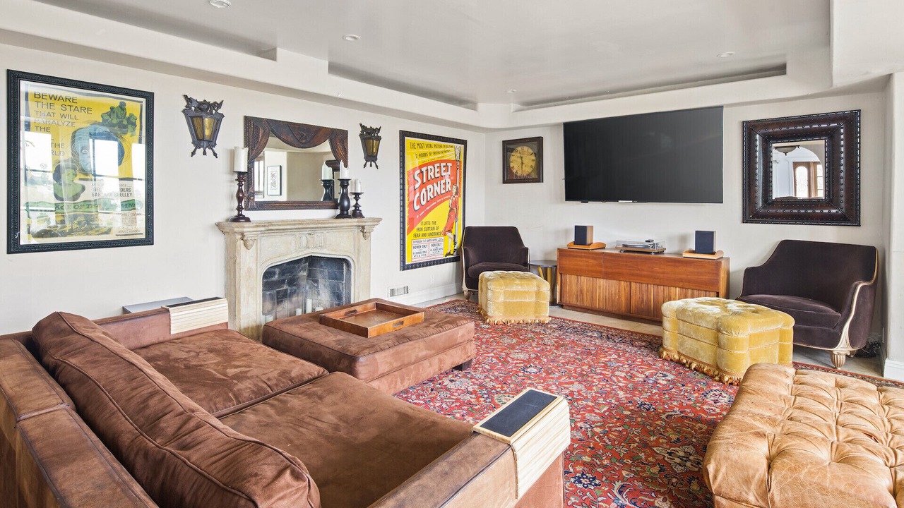 Photo of Livingroom in Hollywood Dell