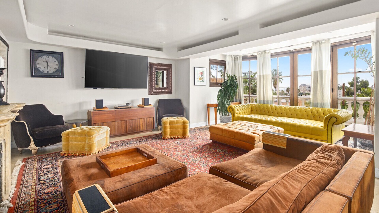 Photo of Livingroom in Hollywood Dell