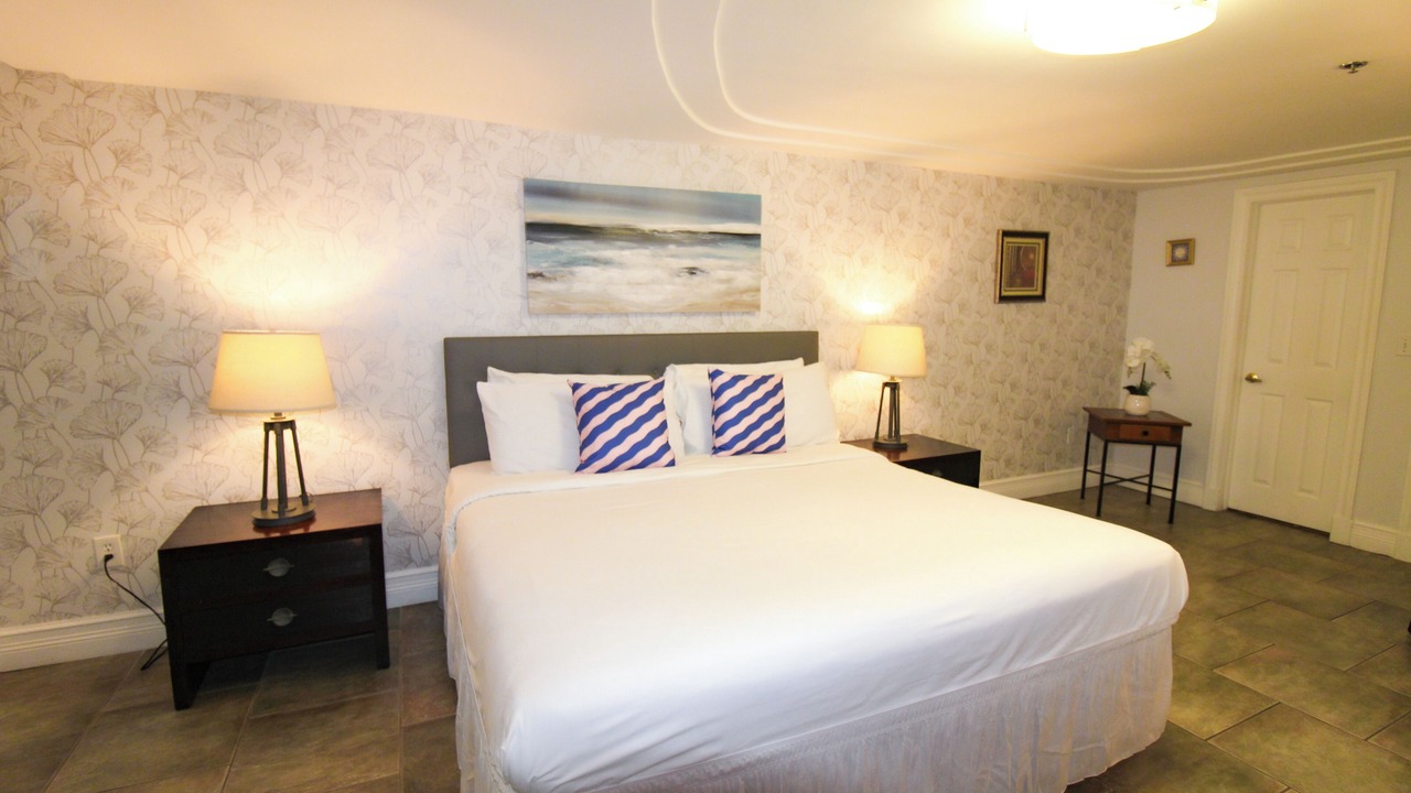 Photo of Bedroom in Mid Beach