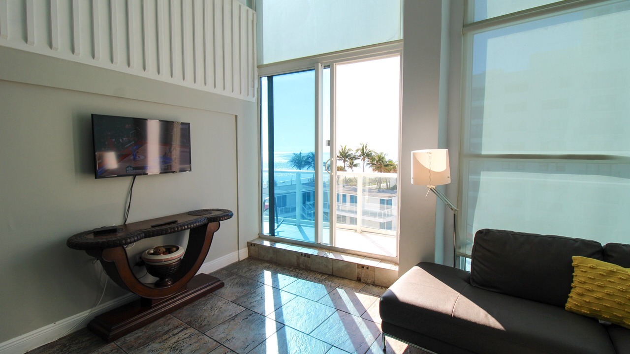 Photo of Livingroom in Mid Beach