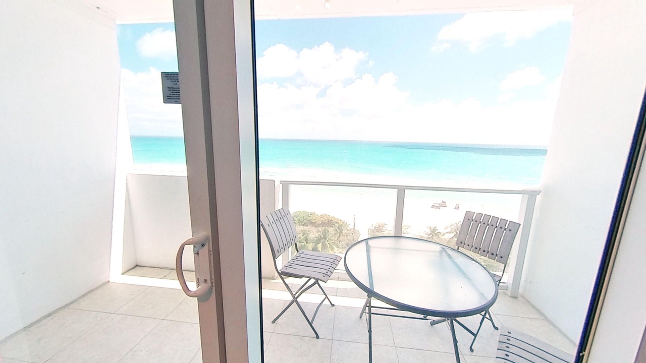 Photo of Patio Balcony in Mid Beach
