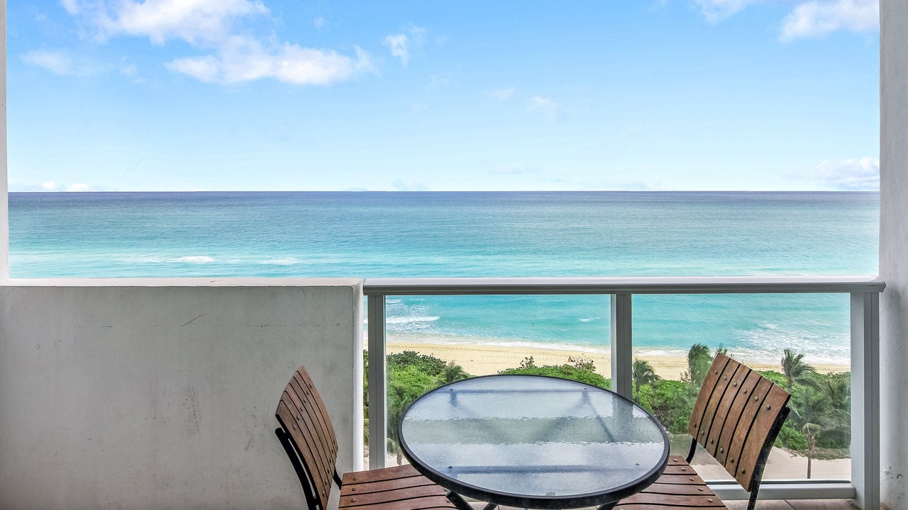 Photo of Patio Balcony in Mid Beach