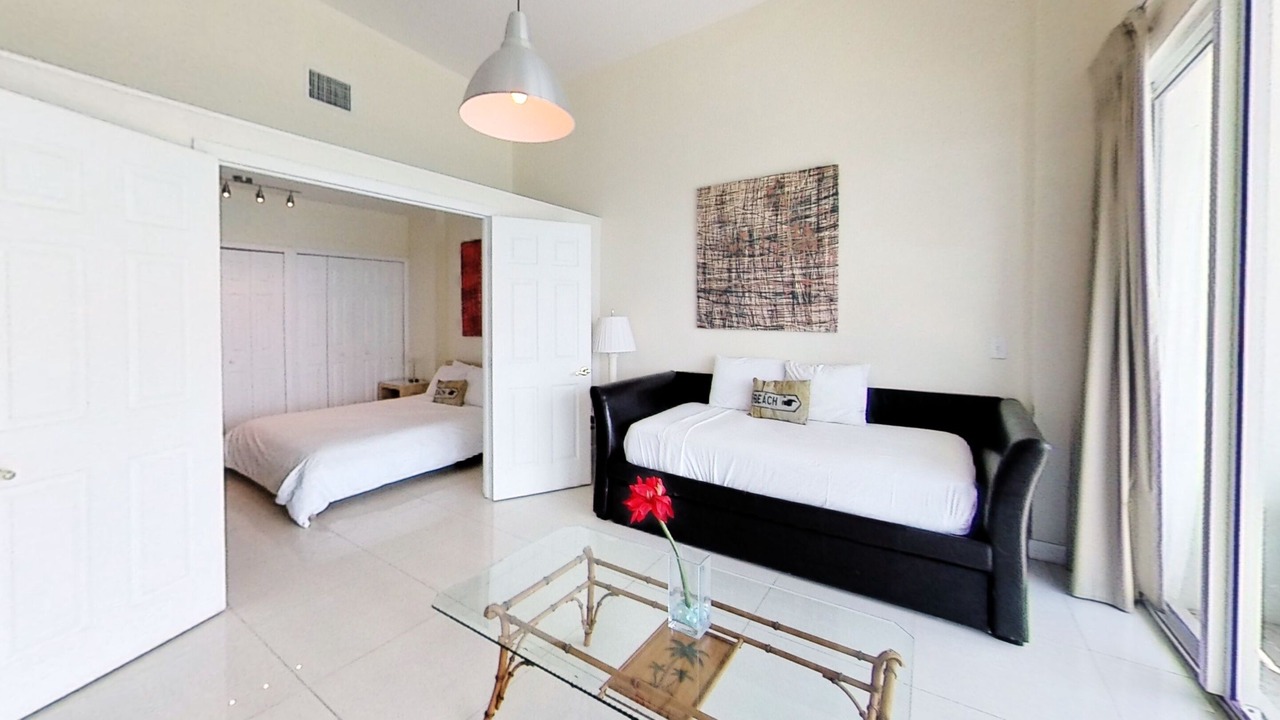 Photo of Bedroom in Mid Beach