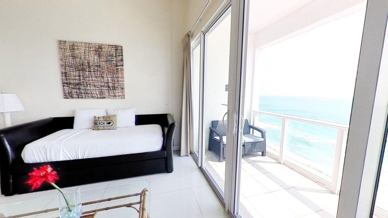Photo of Bedroom in Mid Beach