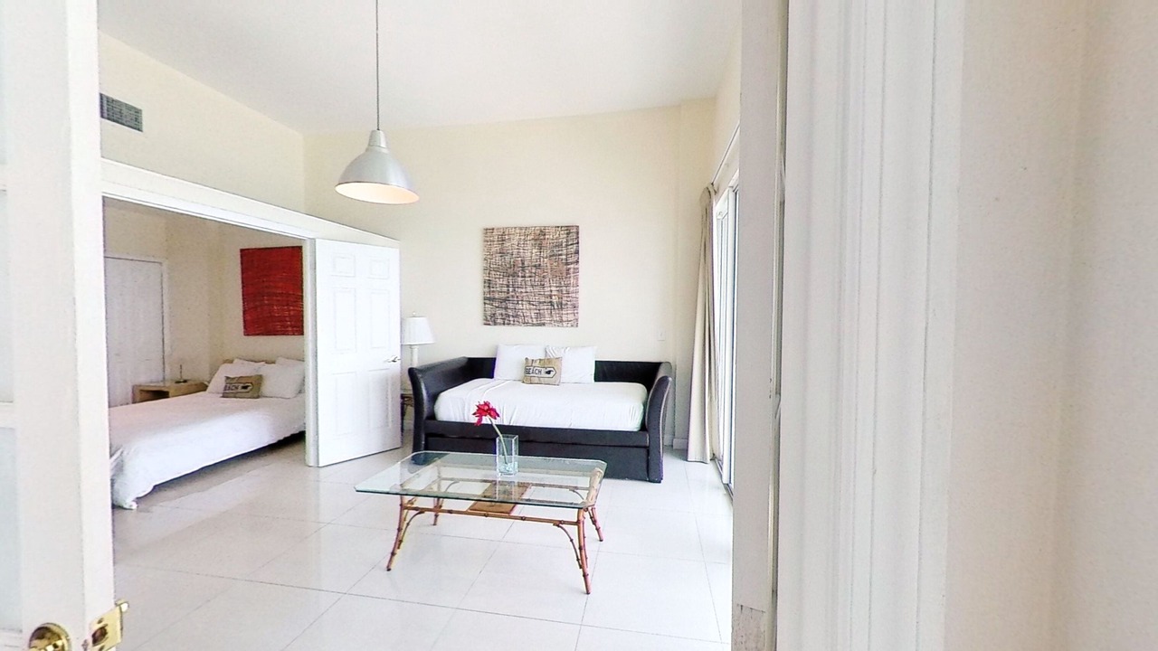 Photo of Bedroom in Mid Beach