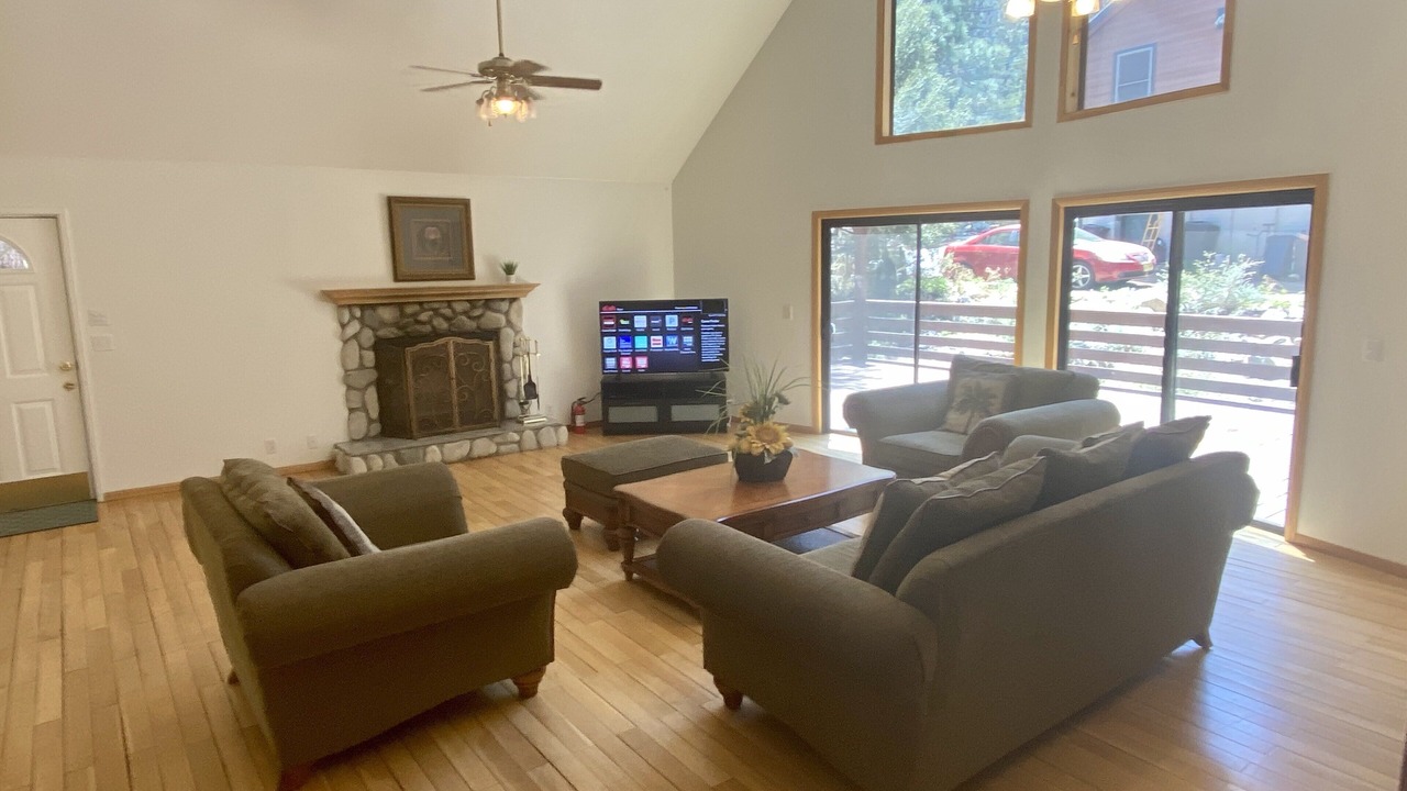 Photo of Livingroom in Pine Mountain Club