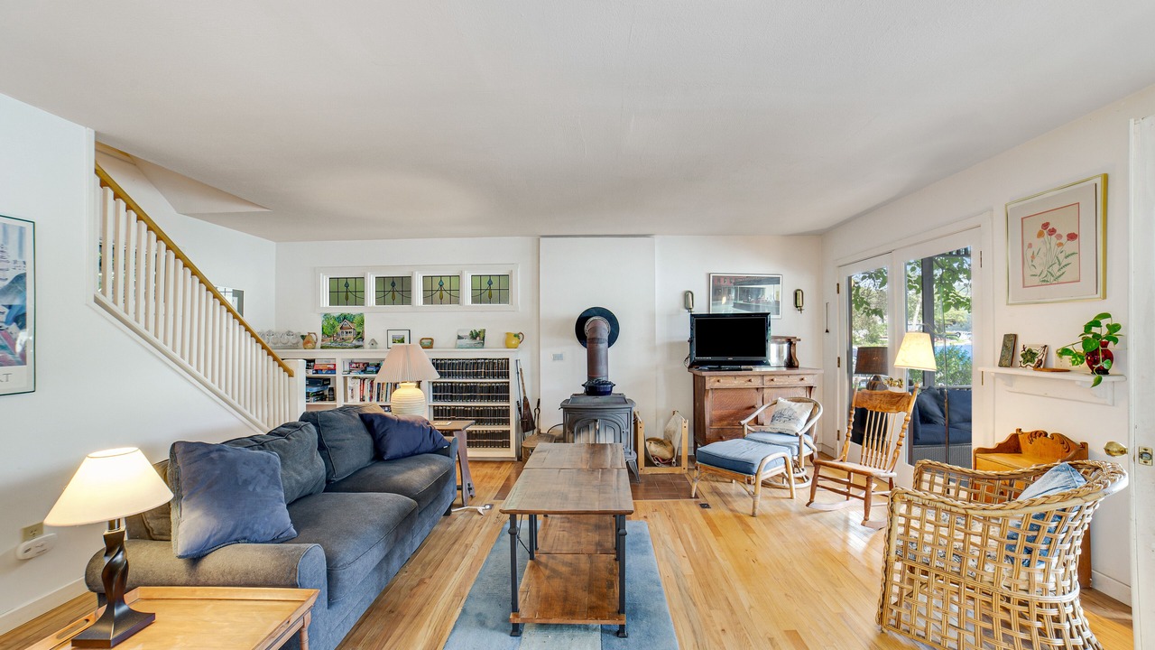 Photo of Livingroom in Hammondsport