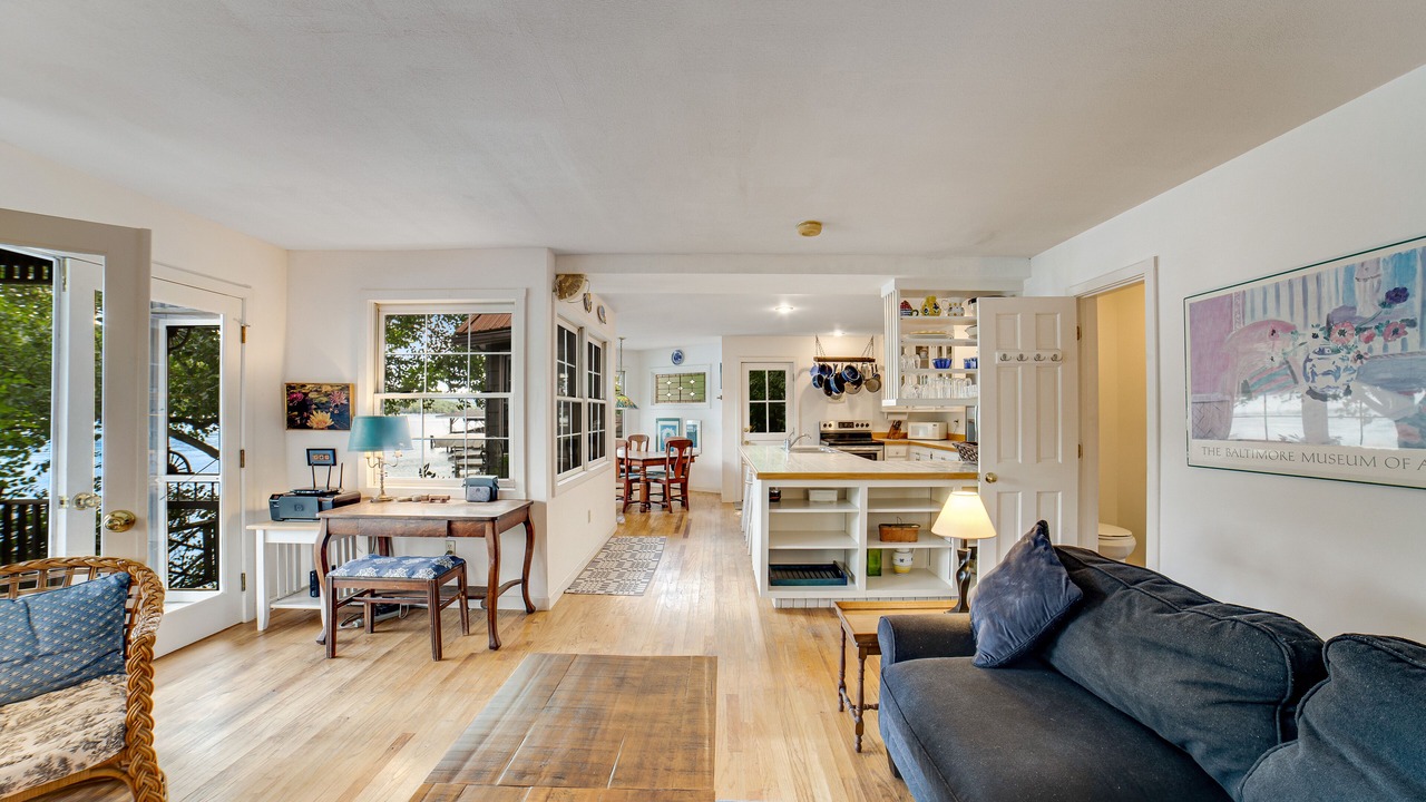 Photo of Livingroom in Hammondsport