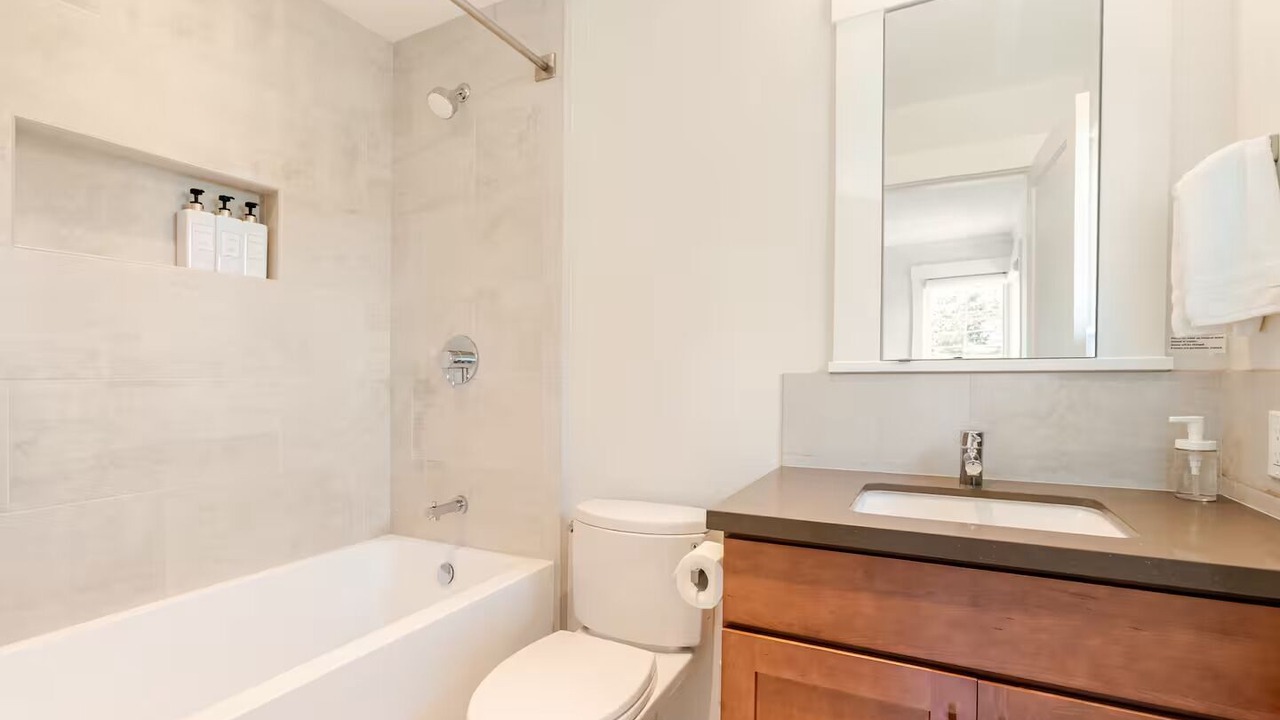 Photo of Bathroom in Rockridge