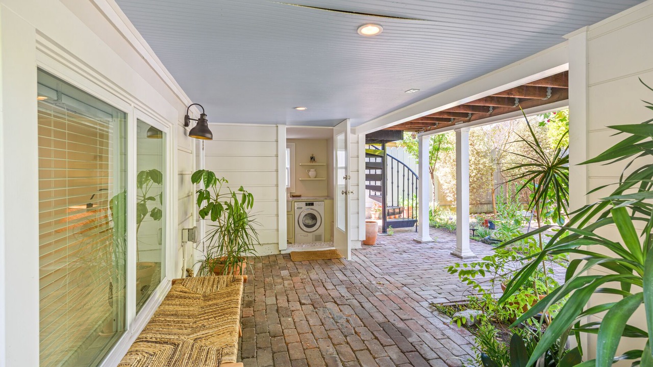 Photo of Patio Balcony in West Alameda