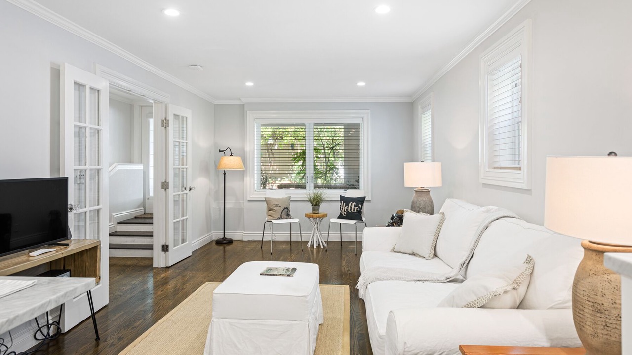 Photo of Livingroom in West Alameda