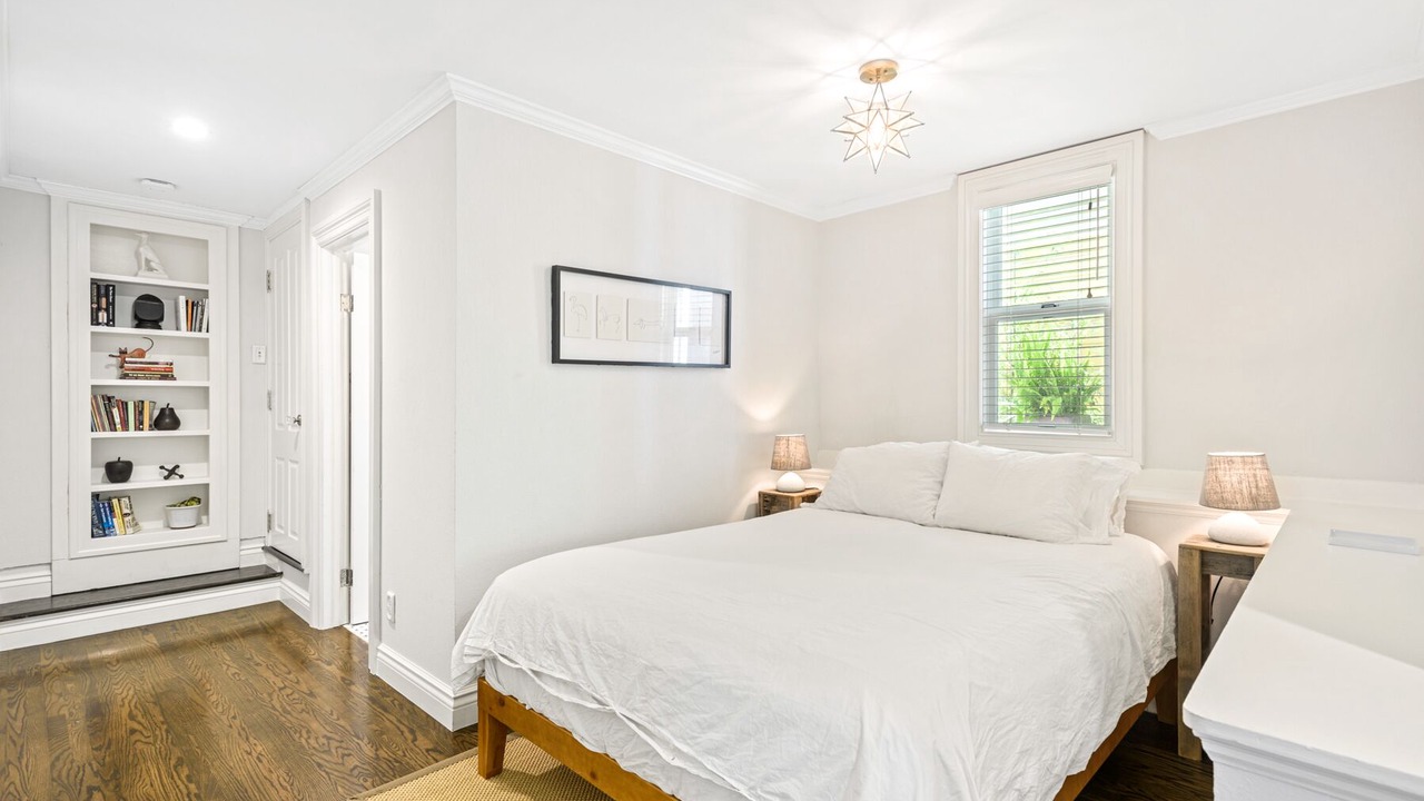 Photo of Bedroom in West Alameda