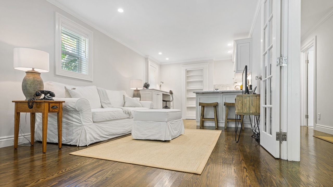 Photo of Livingroom in West Alameda
