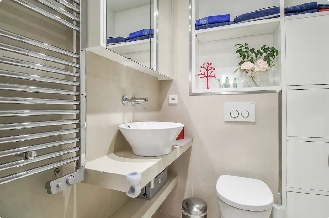 Photo of Bathroom in Les Fleurs