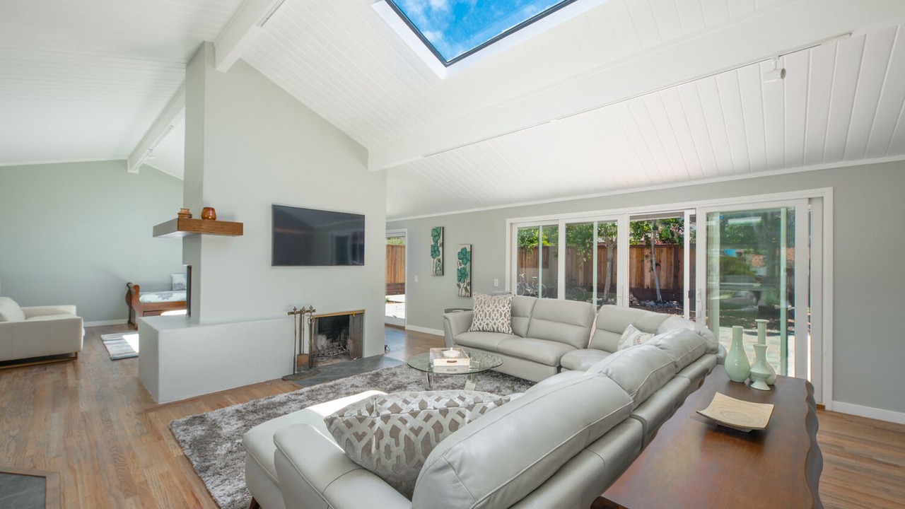 Photo of Livingroom in Del Monte Forest