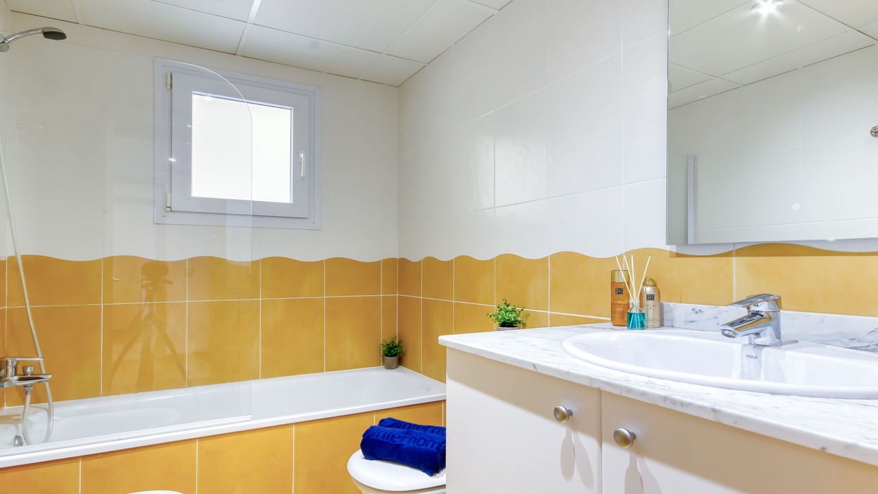 Photo of Bathroom in Palau-Saverdera