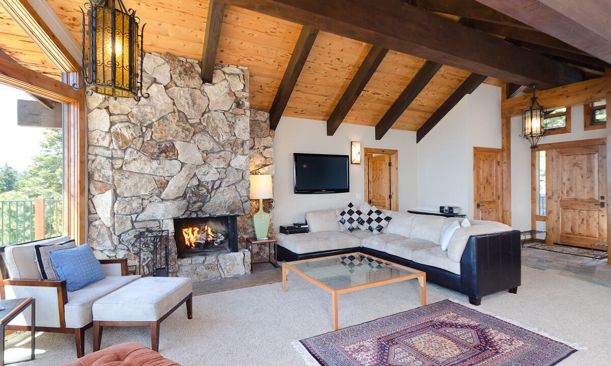 Photo of Livingroom in Meeks Bay