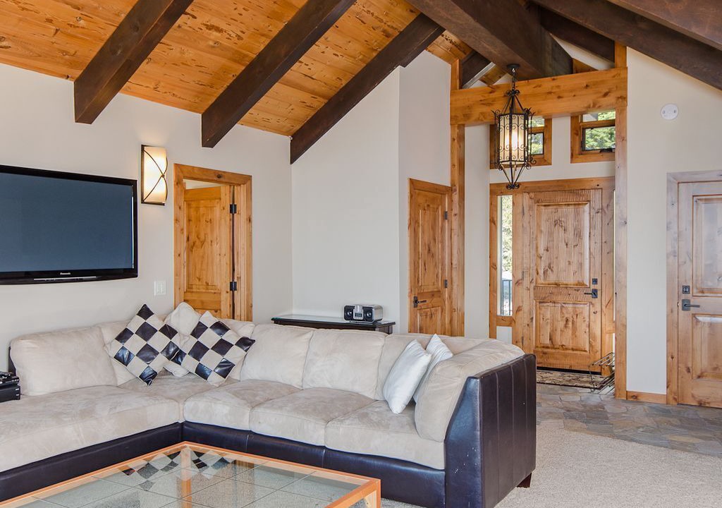 Photo of Livingroom in Meeks Bay