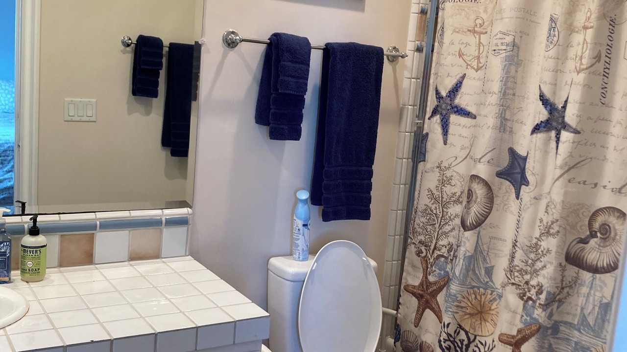 Photo of Bathroom in Oxnard Shores