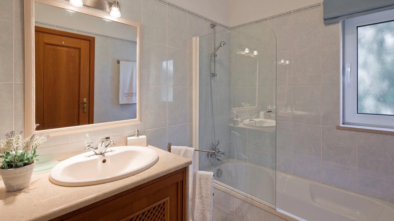 Photo of Bathroom in Ferragudo