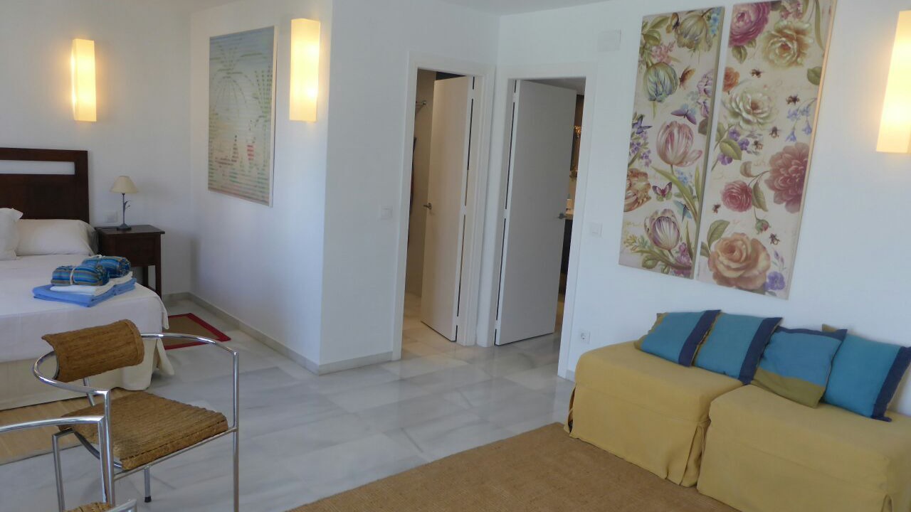 Photo of Bedroom in Golden Mile