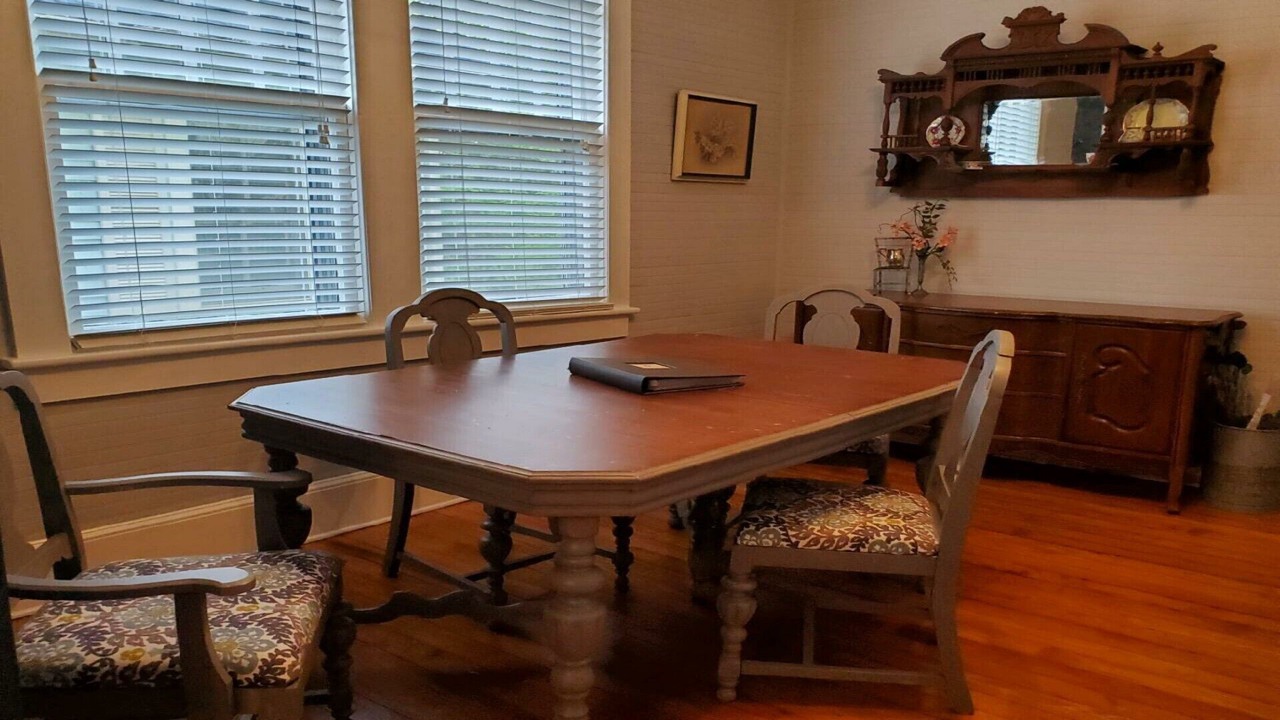 Photo of Livingroom in Saluda