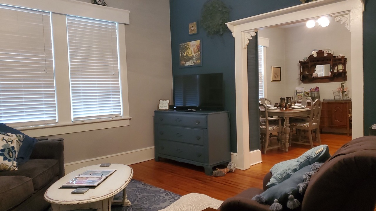 Photo of Livingroom in Saluda