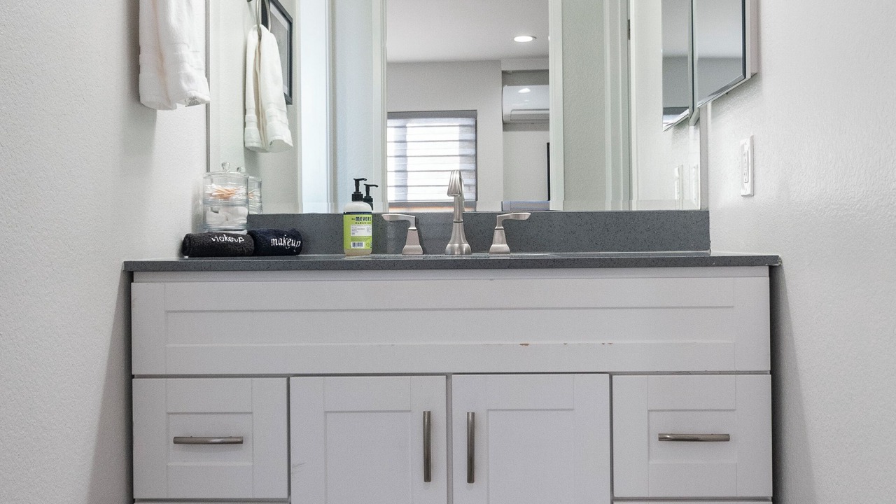 Photo of Bathroom in Peninsula