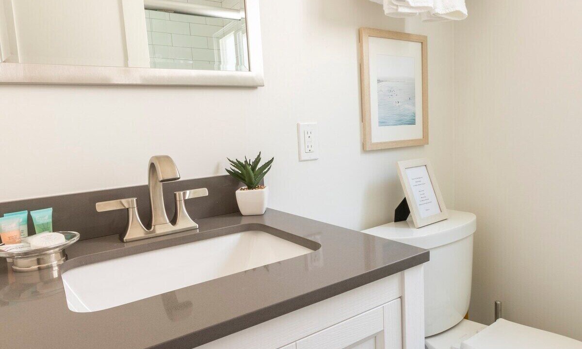 Photo of Bathroom in Corona del Mar