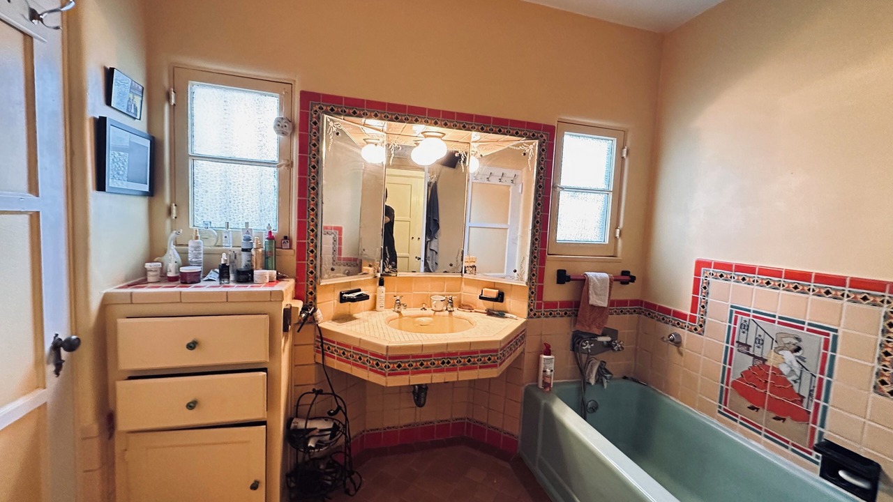 Photo of Bathroom in Carthay Circle