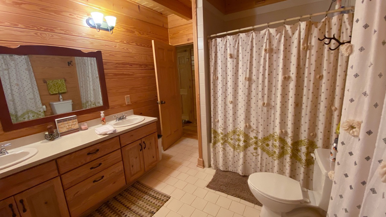 Photo of Bathroom in Elrod