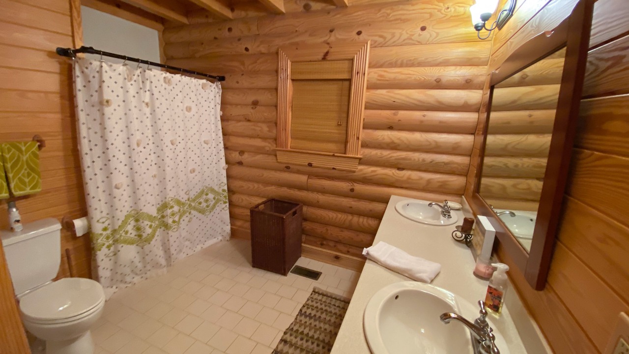 Photo of Bathroom in Elrod