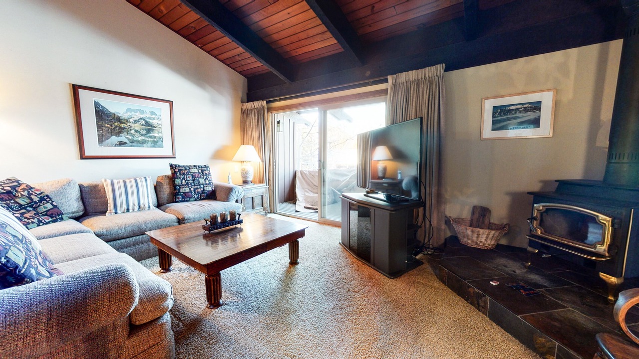 Photo of Livingroom in Mammoth Lakes