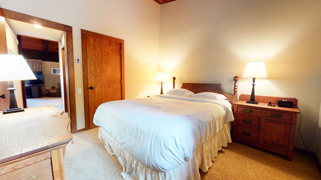Photo of Bedroom in Mammoth Lakes