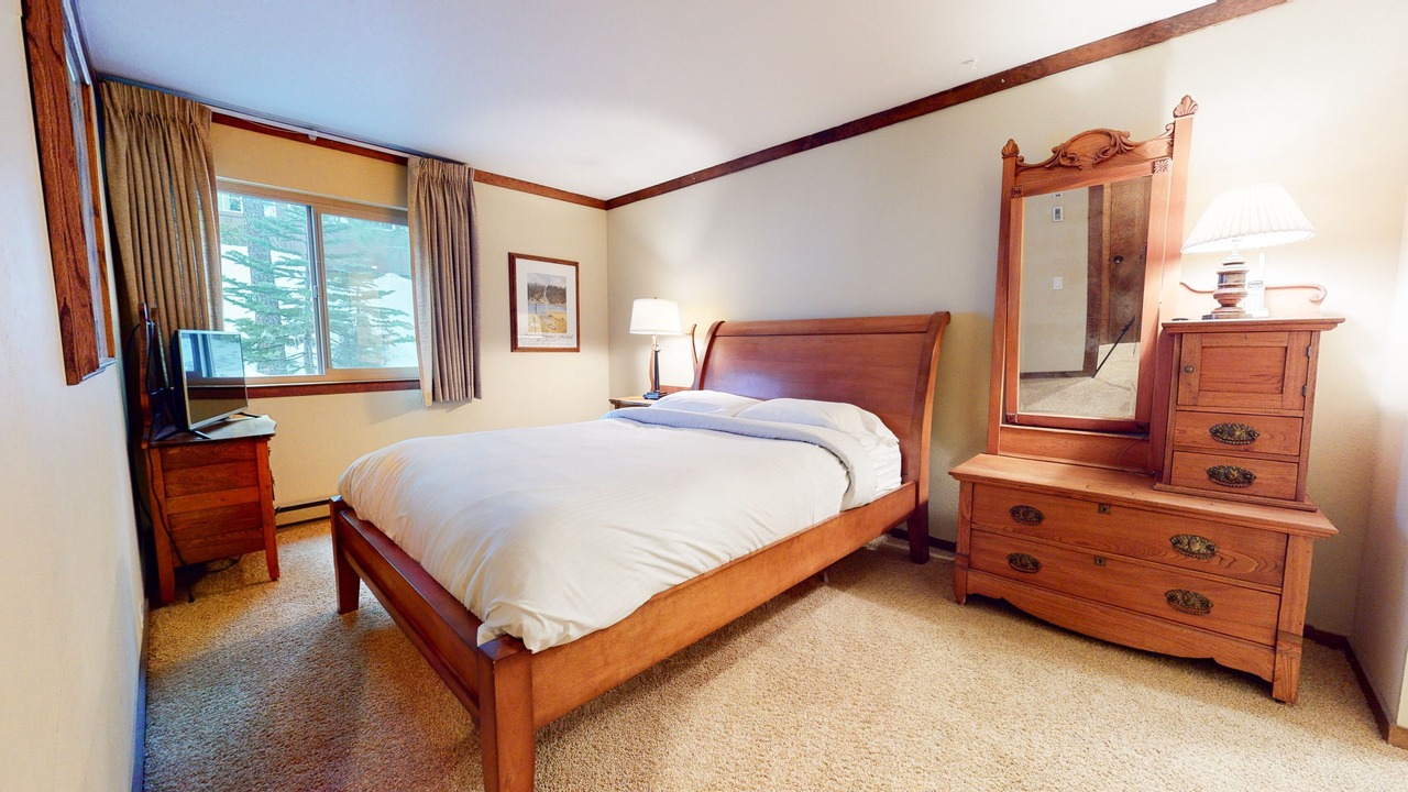 Photo of Bedroom in Mammoth Lakes