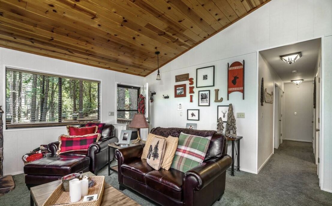 Photo of Livingroom in Cold Springs