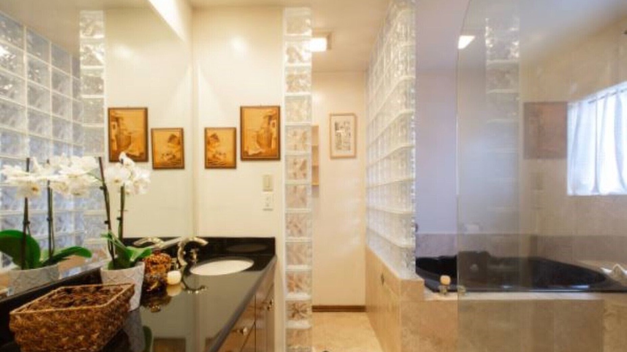 Photo of Bathroom in Mar Vista