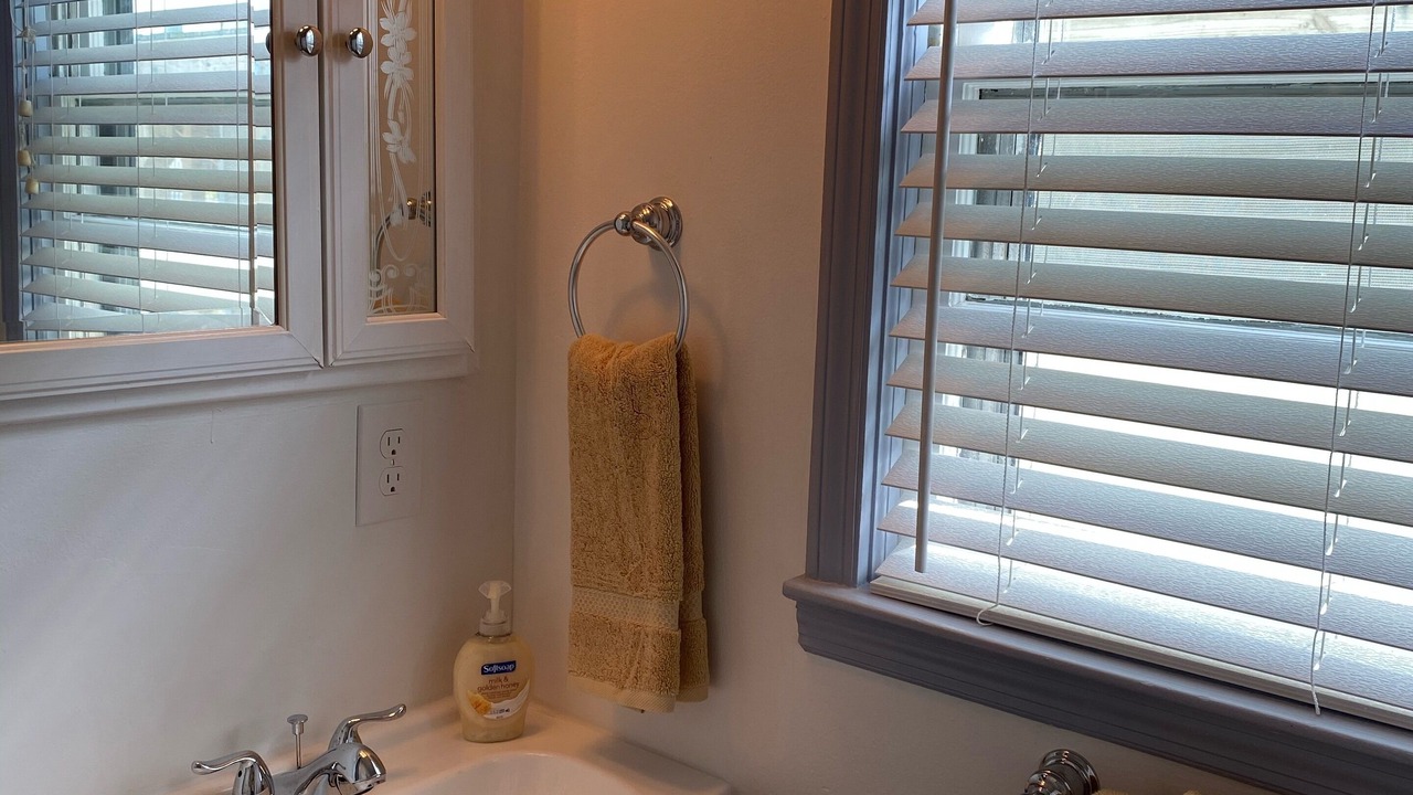 Photo of Bathroom in Ash
