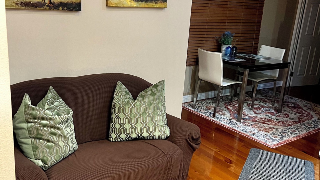 Photo of Livingroom in Warner Center