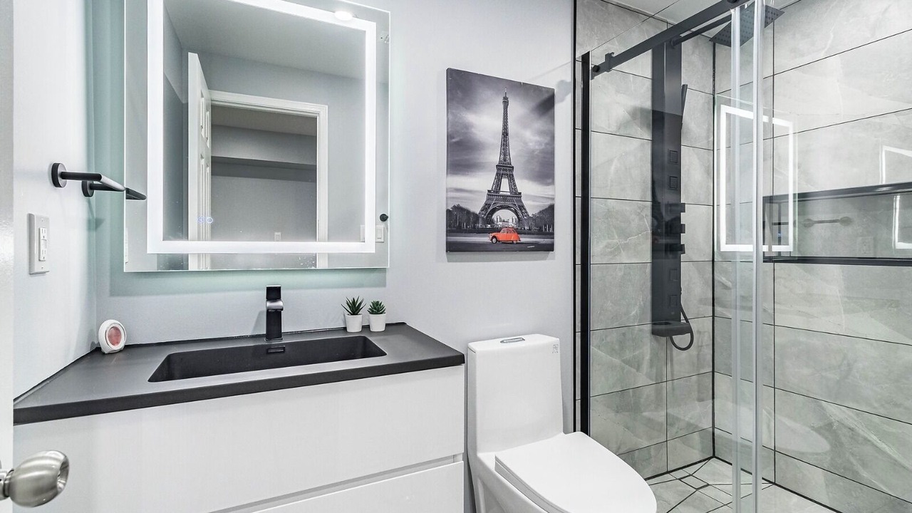 Photo of Bathroom in Halton Regional Municipality
