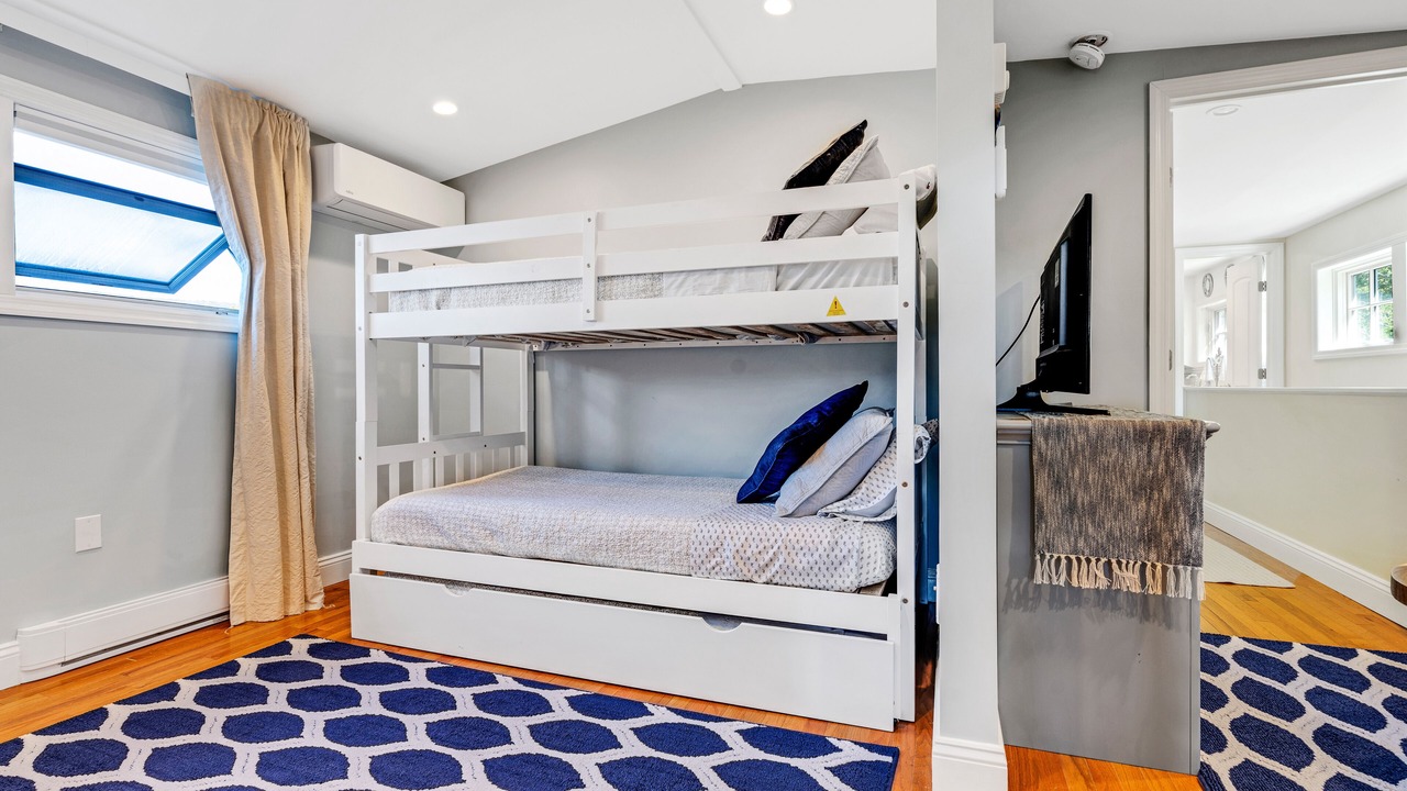 Photo of Bedroom in Hewitt